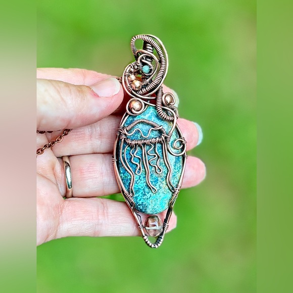 HAND CRAFTED Coastal Shattuckite Wire Wrapped Copper Jellyfish Pendant Necklace - Picture 1 of 10